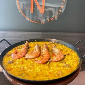 Arroz mixto con gambones a la brasa. (min. 2 pax)
